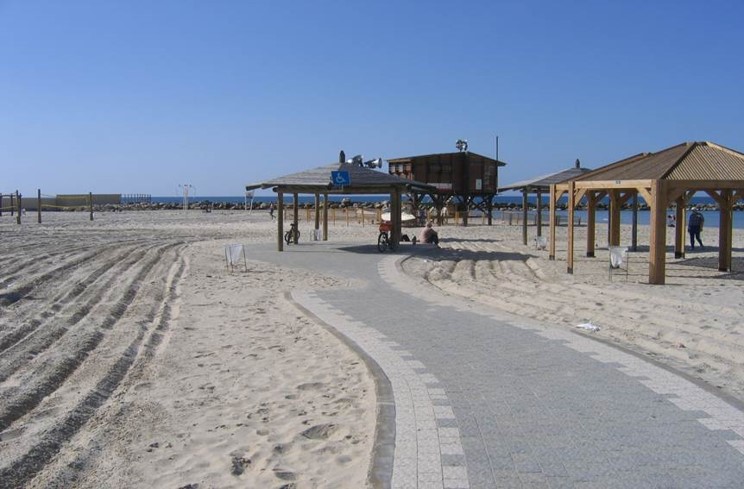 camino para sillas de rueda en la playa